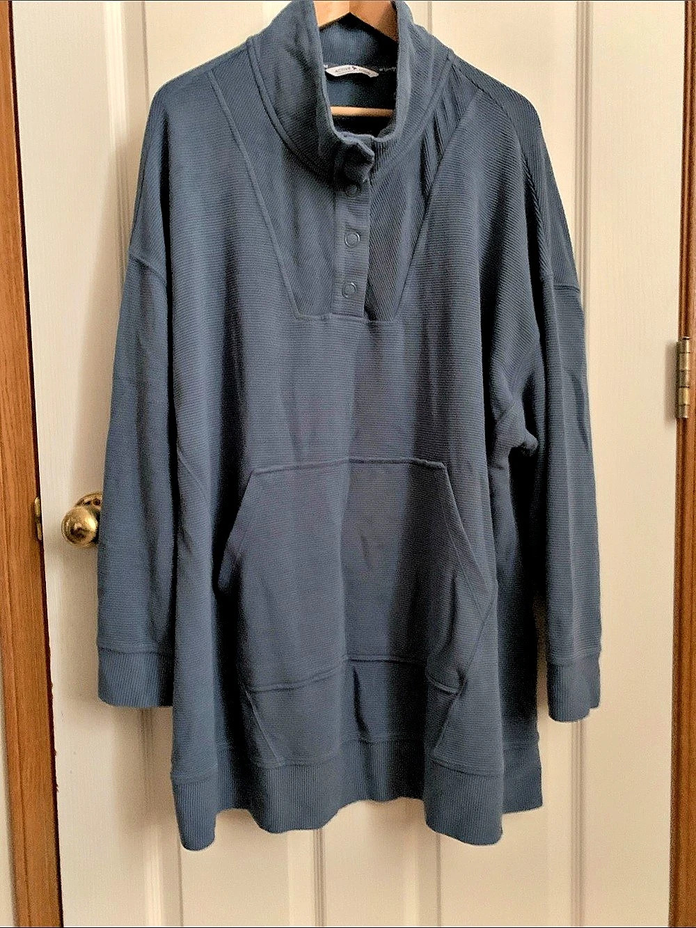 Active Zone Textured Pullover Hoodie in Gray Like New